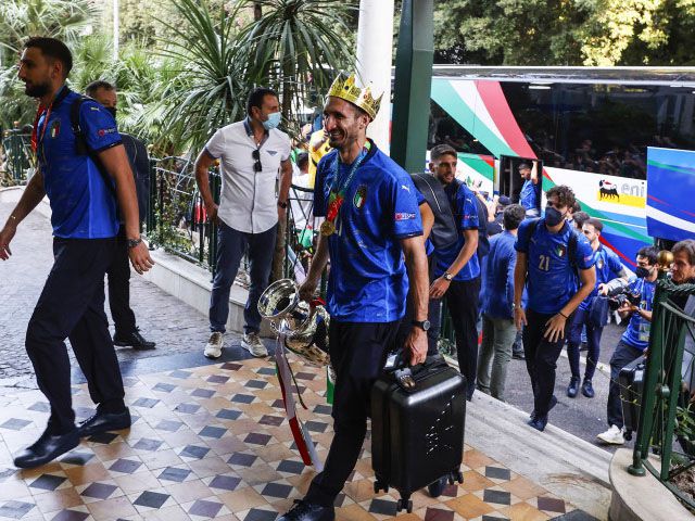 Triumphant Italy return home for Euro 2020 party