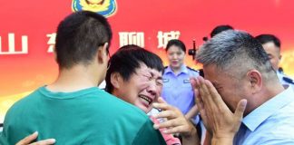 Chinese father reunited with kidnapped son after 24 years