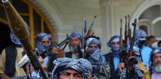 Kabul to rush troops to border amid Taliban gains